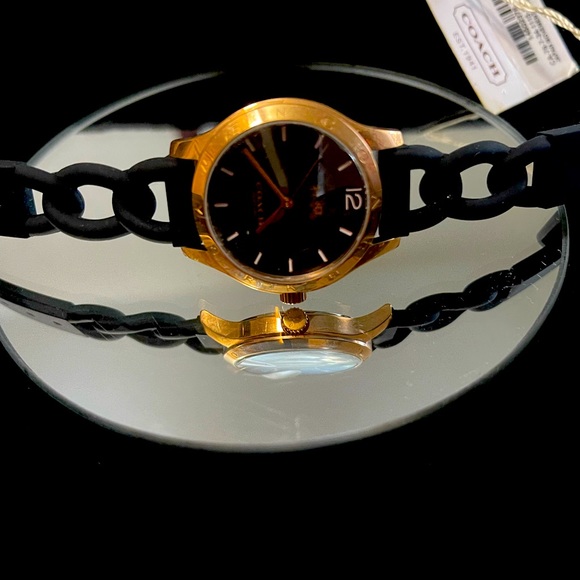 Woman black & gold coach watch - Picture 1 of 5